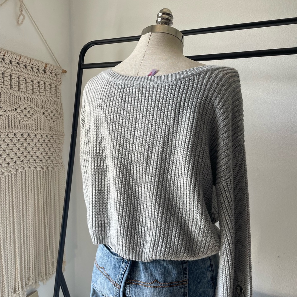 Grey pullover knit sweater. - Picture 3 of 4